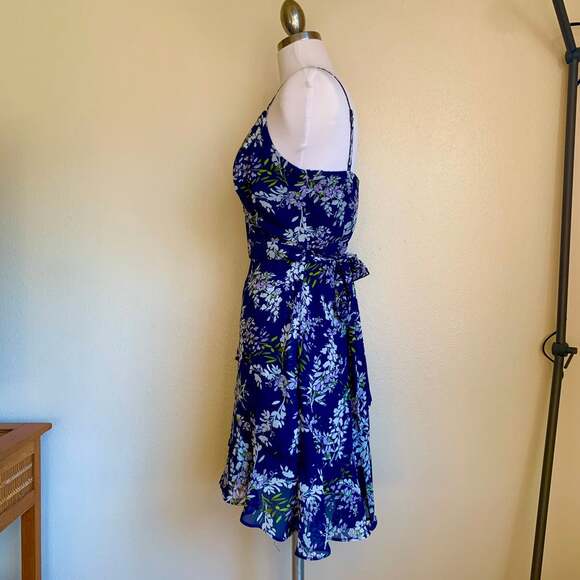 B. Smart Floral Faux Wrap mini dress - Picture 3 of 8